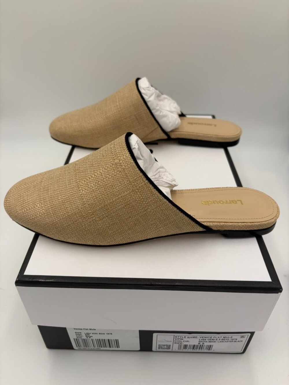 Larroude Venice Flat Mule In Beige Raffia & Leather Black Trim Size 8 / 6.5 NIB